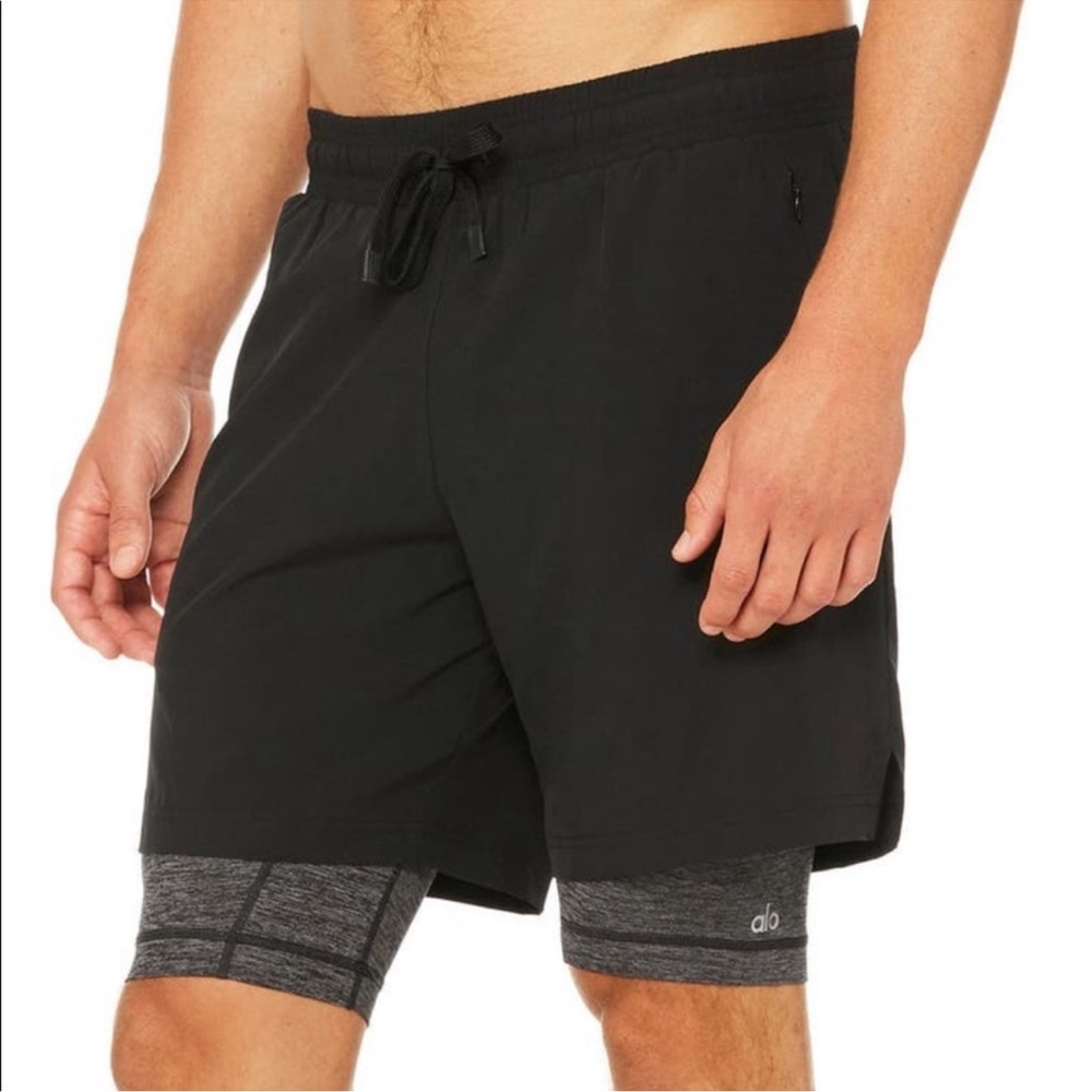 ALO Yoga Men's Black unity shorts - Picture 2 of 15